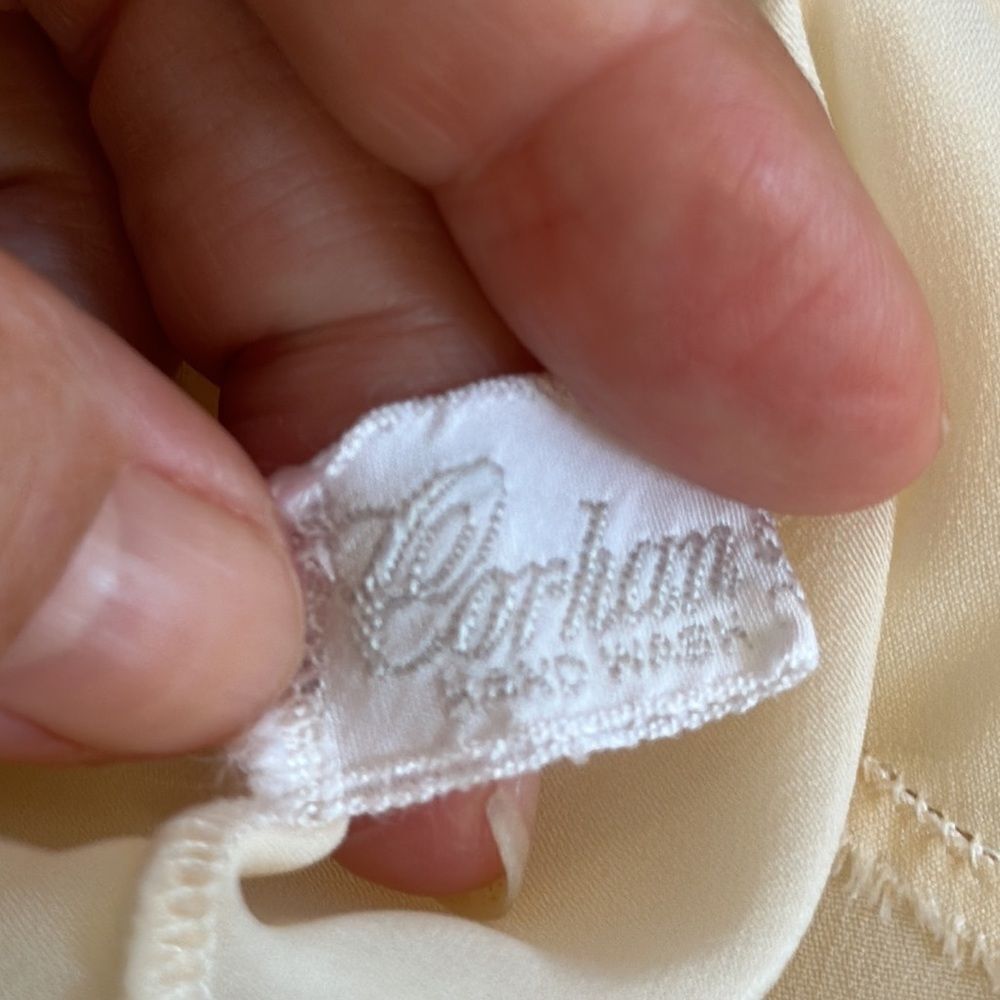 Vintage‎ Corhan Noumair off white/cream nylon full slip with floral embroidery - Picture 8 of 9